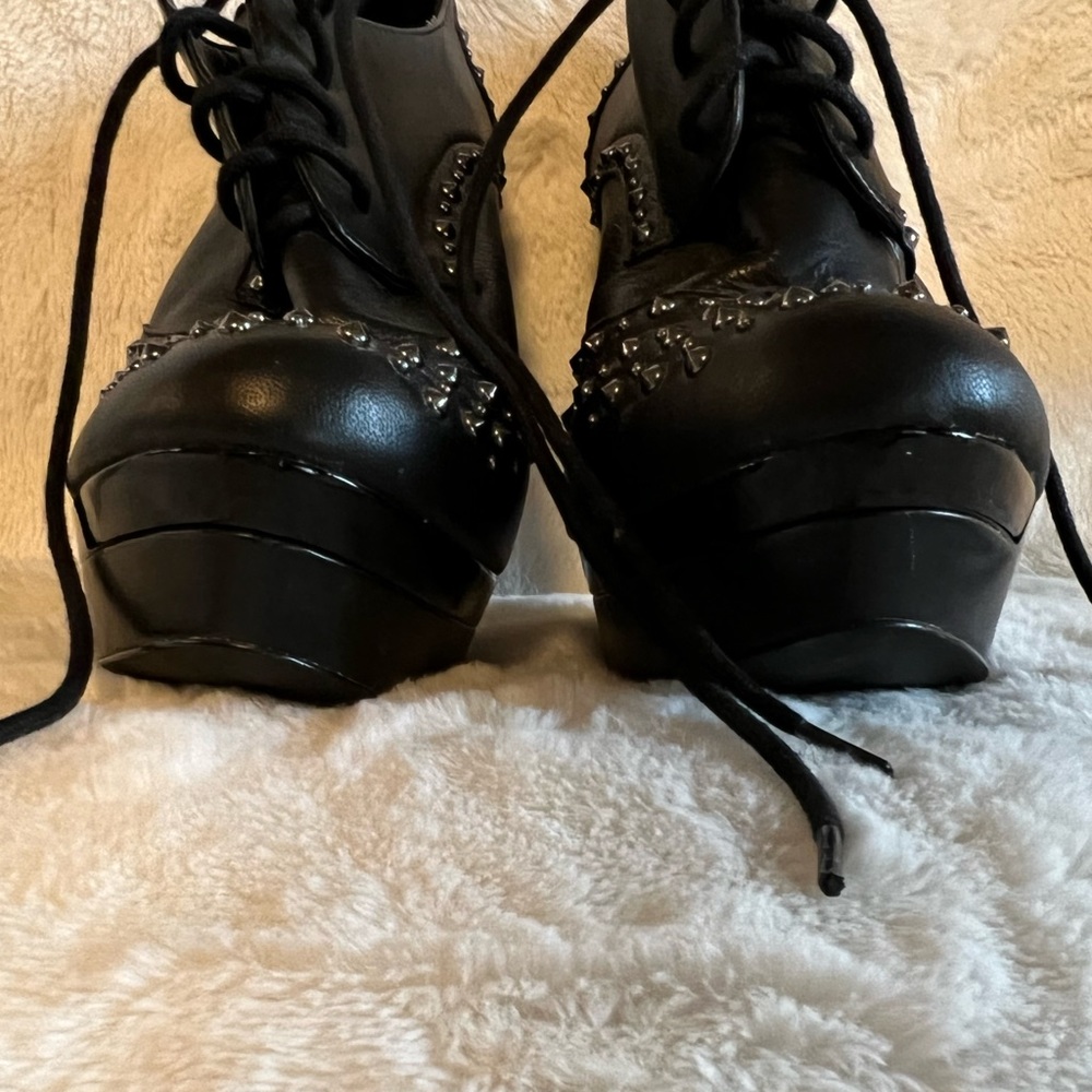 Gianni Bini size 9, tied up, platform booties. - Picture 7 of 7